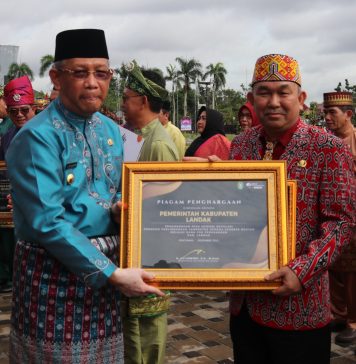 Pemkab Landak Terima Empat Penghargaan Dimomen HUT ke-66 Pemprov Kalbar
