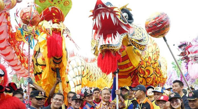 Naga dan Barongsai Sambangi Kantor Bupati Ketapang Jelang Cap Go Meh 2574