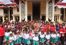 Puluhan Siswa – Siswi Paud Ester Pampang Kunjungi Kantor DPRD Landak
