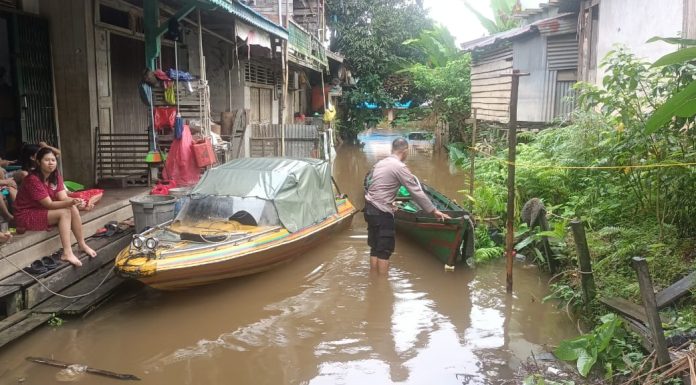 Curah Hujan Tinggi Sebabkan Dua Kecamatan di Melawi Terendam Banjir
