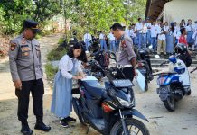 Datangi SMK Negeri 1 Mandor, Polisi Tertibkan 9 Unit Motor Pelajar Gunakan Knalpot Borong
