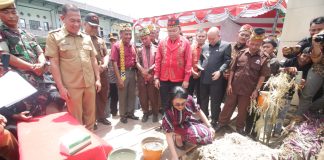 Karolin Ajak Masyarakat Terus Lestarikan Adat dan Budaya