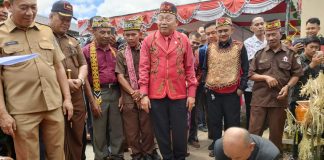 Pj Bupati Landak : Pemerintah Menjamin Keberadaan Lembaga Hukum Adat Melalui Perda