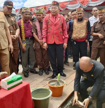 Pj Bupati Landak : Pemerintah Menjamin Keberadaan Lembaga Hukum Adat Melalui Perda