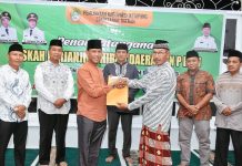 Pemkab Ketapang Serahkan Bantuan Dana Hibah Untuk Masjid Sirajul Munir Sukaharja