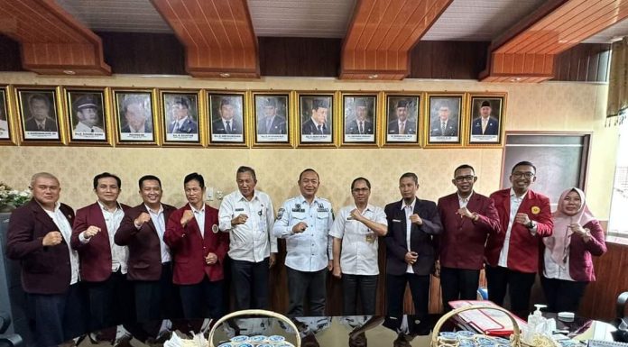 Sekda Ketapang Terima Audiensi DPD PPNI Ketapang Terkait Penyerahan Hibah Gedung PPNI