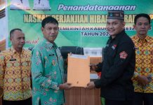 Pemkab Ketapang Serahkan 5,7 Miliar Bantuan Dana Hibah Kepada 12 Penerima, Ini Rinciannya