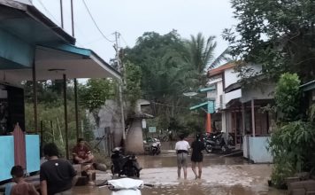 Banjir Rendam Sejumlah Permukiman Warga di Kecamatan Ngabang dan Jelimpo