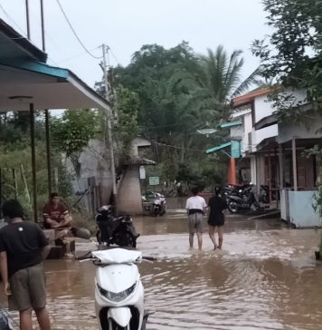 Banjir Rendam Sejumlah Permukiman Warga di Kecamatan Ngabang dan Jelimpo
