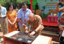 Pj. Bupati Landak Resmikan Penambahan Ruang Kelas SDN 28 Seretok