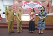Karolin Terima Piagam Penghargaan Bunda PAUD Tingkat Nasional