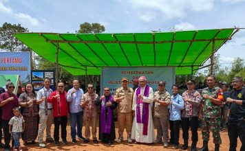 Pembangunan Gereja Katolik Paroki Hati Kudus Yesus Desa Randau Ketapang Dimulai