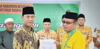 Wabup Ketapang Kembali Serahkan Bantuan Hibah Pembangunan Masjid