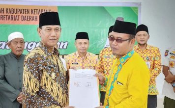 Wabup Ketapang Kembali Serahkan Bantuan Hibah Pembangunan Masjid