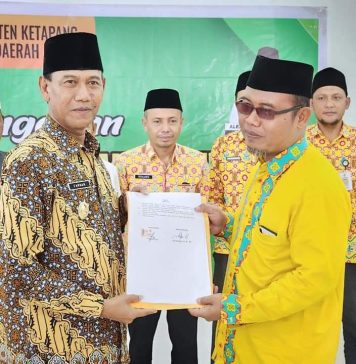 Wabup Ketapang Kembali Serahkan Bantuan Hibah Pembangunan Masjid