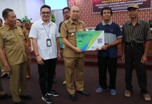 540 Pekerja Rentan di Landak Terima Bantuan Perlindungan Jaminan Sosial Ketenagakerjaan