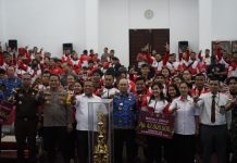 Atlet Berprestasi Landak Pada Ajang Proprov XIII Kalbar Terima Bonus