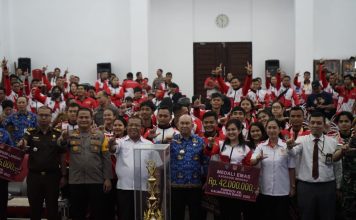 Atlet Berprestasi Landak Pada Ajang Proprov XIII Kalbar Terima Bonus