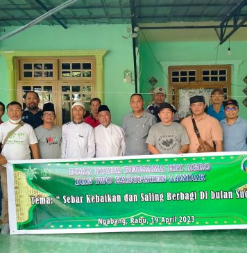 Jurnalis di Landak Bersama HPI Agro Berbagi ke Panti Asuhan dan Masyarakat