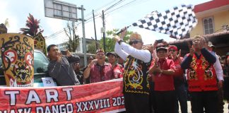 Pawai Budaya Meriahkan Rangkaian Naik Dango ke-38 di Kabupaten Landak