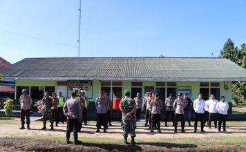 Apel Gabungan Personil Polres Landak dan Koramil Ngabang Tingkatkan Sinergisitas TNI Polri