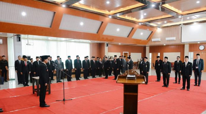 11 Pejabat Administrator di Lingkungan Pemkab Ketapang Dilantik