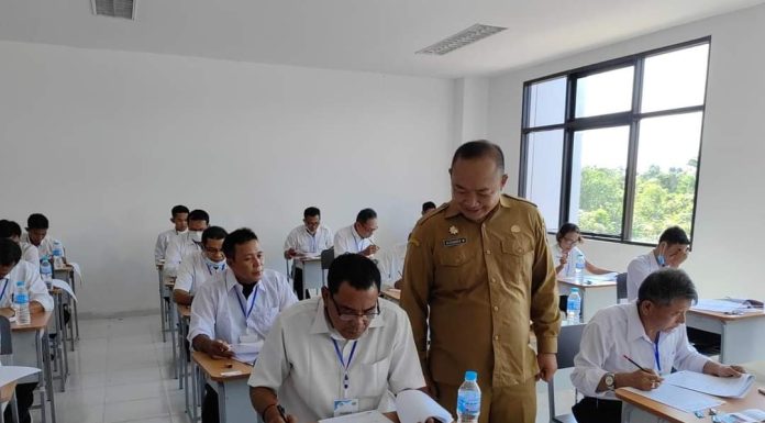 Sekda Ketapang Pantau Langsung Pelaksanaan Tes Tertulis Bacades