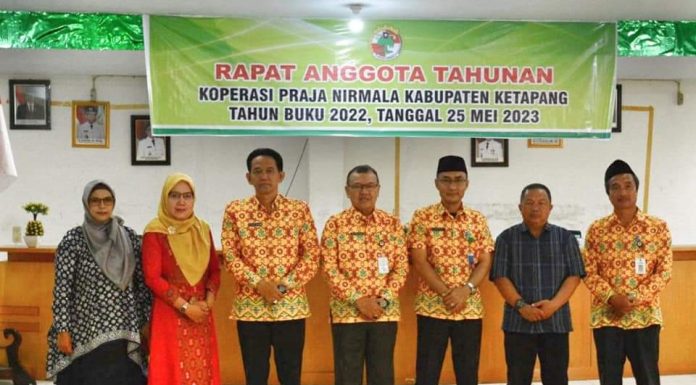 Staf Ahli Bupati Ketapang Buka RAT Koperasi Praja Nirmala