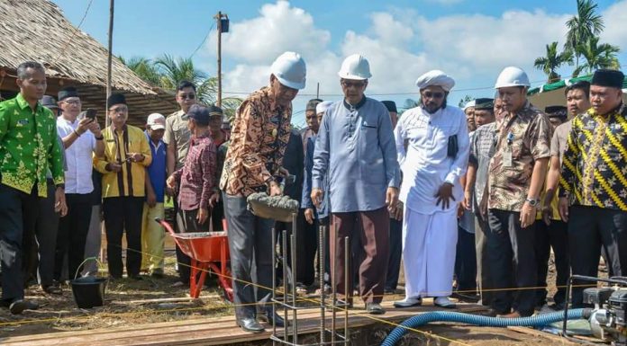 Wabup Ketapang Letakan Batu Pertama Pembangunan Masjid Baiturahman Desa Baru