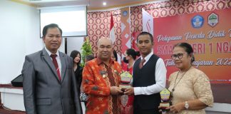 Hadiri Pelepasan Siswa SMA N 1 Ngabang, Ini Pesan Samuel