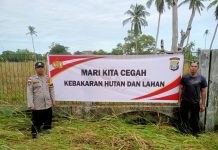 Cegah Karhutla, Polres Bintan Bersama Polsek Jajaran Pasang Spanduk Larang Membakar Lahan
