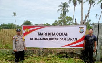 Cegah Karhutla, Polres Bintan Bersama Polsek Jajaran Pasang Spanduk Larang Membakar Lahan