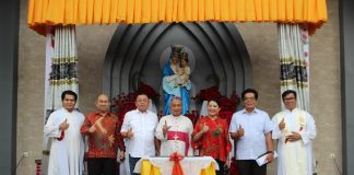 Samuel Resmikan Taman Doa Maria Ratu Para Malaikat Paroki Salib Suci Ngabang