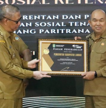 Pemkab Landak Raih Penghargaan Gerakan Perlindungan 1 Desa 100 Pekerja Rentan