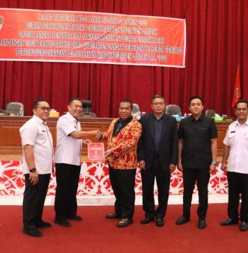 Pj. Bupati Landak Jawab Pandangan Umum Fraksi DPRD Landak Terhadap Raperda Pertanggungjawaban APBD 2022