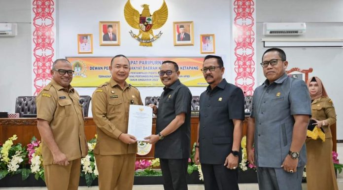 Bupati Sampaikan Pidato Raperda Pertanggungjawaban Pelaksanaan APBD Ketapang Tahun Anggaran 2022 ke DPRD