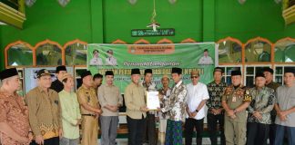 Turun Langsung, Wabup Farhan Serahkan Bantuan Dana Hibah Pembangunan Rumah Ibadah