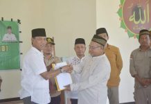 Wabup Farhan Serahkan Dana Hibah Daerah Kepada Tiga Masjid di Sandai