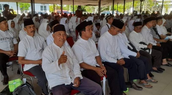 239 Calon Jemaah Haji Ketapang Diberangkatkan, Sekda Doakan Kesehatan dan Kelancaran Selama di Tanah Suci