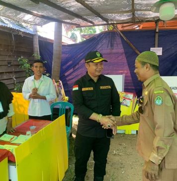 Pastikan Pilkades Berjalan Lancar, Sekda Ketapang Turun Langsung ke TPS