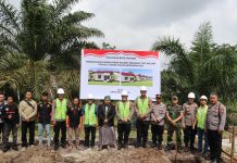 Kapolres Landak Letak Batu Pertama Dimulainya Pembangunan Rumah Dinas Polsek Sebangki