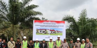 Kapolres Landak Letak Batu Pertama Dimulainya Pembangunan Rumah Dinas Polsek Sebangki