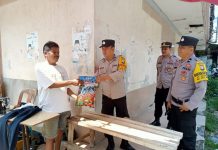 Polsek Batu Ampar Salurkan Bantuan Sosial Kepada Masyarakat Kurang Mampu