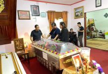 Sambangi Rumah Duka Mendiang Marsiana Ningsih, Heri Saman Sampaikan Rasa Duka Cita Mendalam