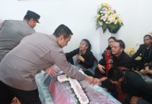 Kapolresta Barelang Datangi Rumah Duka Almarhum Iptu Edwar Hutahaean