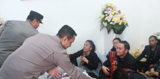 Kapolresta Barelang Datangi Rumah Duka Almarhum Iptu Edwar Hutahaean