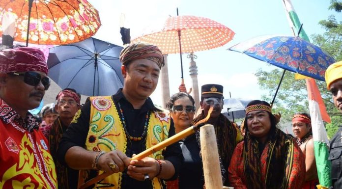 Unik di Simpang Hulu Ketapang Ada Ritual Adat Nungkat Gumi