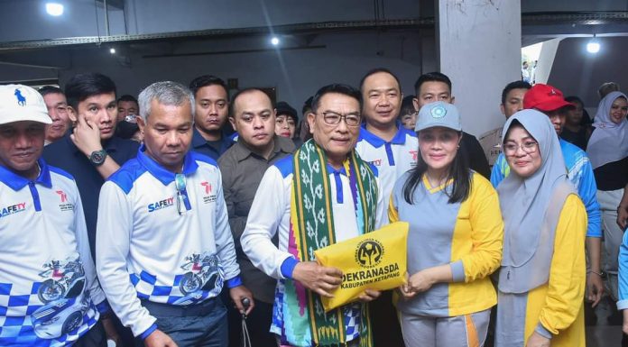 Kepala Staff Kepresidenan Republik Indonesia Kunjungi Stan Bazzar UMKM Ketapang