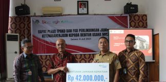Sekda Landak Buka Rapat Pleno TPAKD dan FGD Perlindungan Jamsos Ketenagakerjaan Debitur Usaha Mikro Kecil