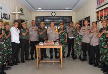 Sinergisitas, TNI Sambangi Polres Landak Beri Kejutan di Hari Bhayangkara ke-77